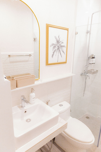 Bathroom 4, The Mansion Boutique Hotel, Mabalacat