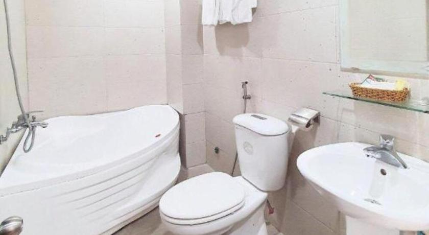 Bathroom 4, Canary Hue Hotel, Huế