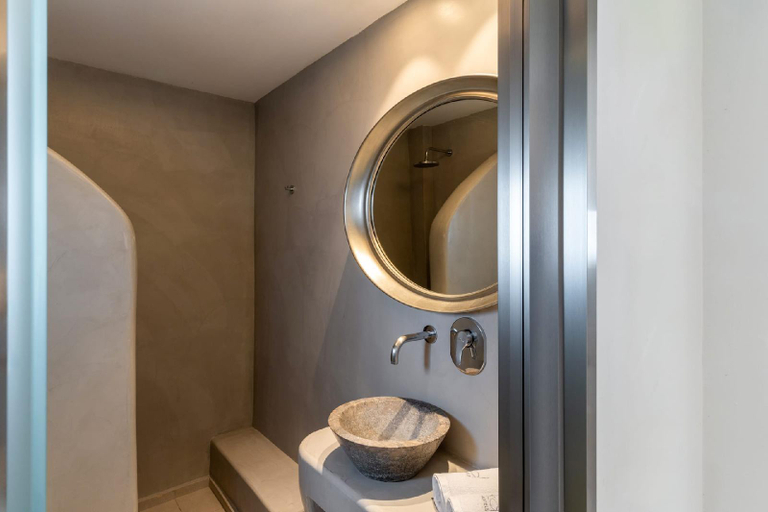 Bathroom 5, Santorini Palace, South Aegean