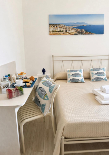 Bedroom 5, Riflesso d'azzurro, Napoli