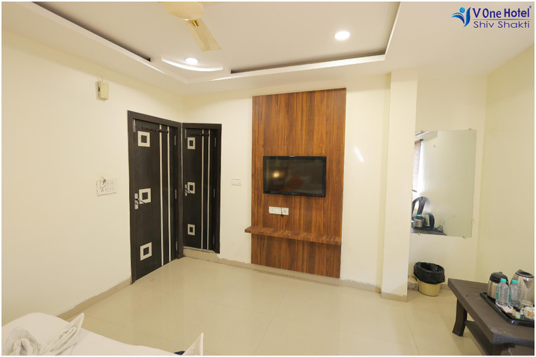 4, V One Hotel Shiv Shakti, Ujjain