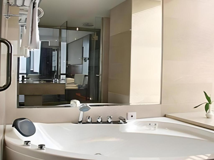 Bathroom 3, Tianjin Airport Baiyun Hotel, Tianjin