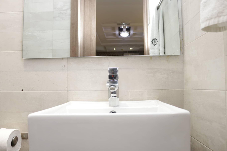 Bathroom 4, The Dover Hotel Ikeja, Ikeja