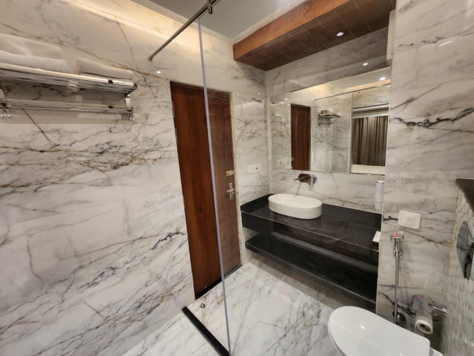 Bathroom 4, Alwar Vanyaevilas, Alwar