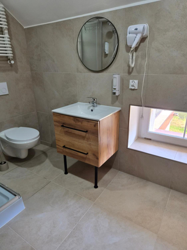 Bathroom 2, Gosciniec Zapiecek, Kłodzko