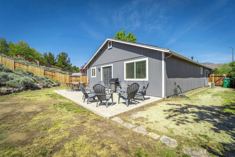 Outdoor dining, Large Group Escape, 5 Beds, Pets Welcome, Washoe