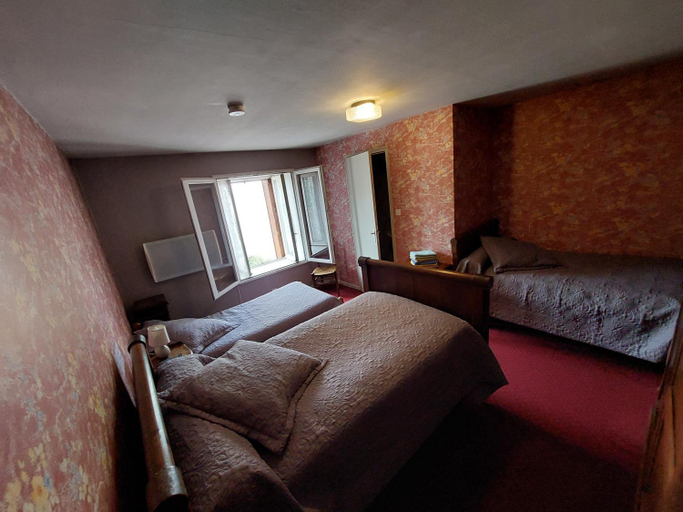 Bedroom 2, Le Commerce, Vosges