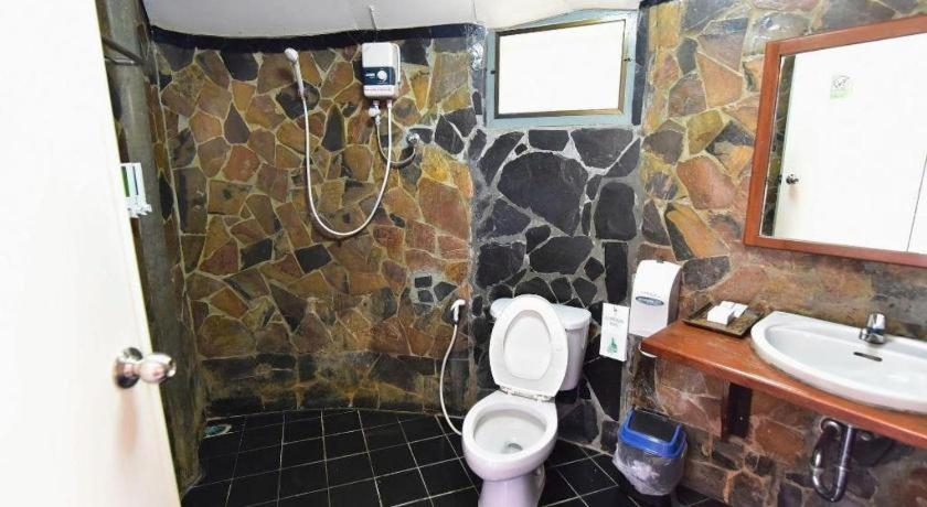 Bathroom 4, Koh Ngai Resort, Ko Lanta