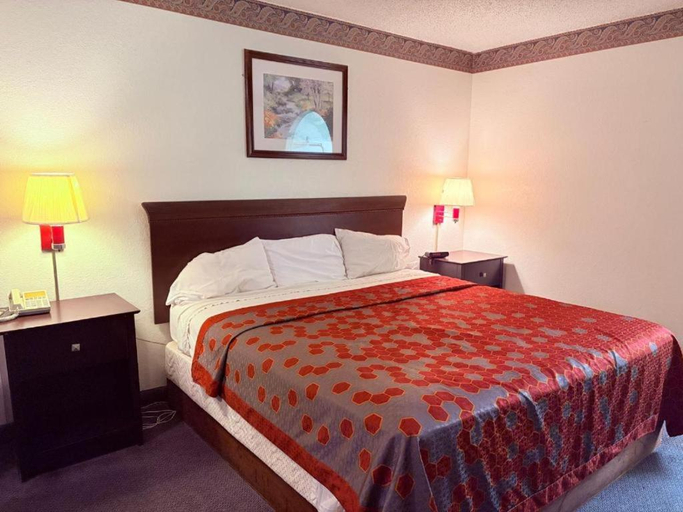 Bedroom 3, EXECUTIVE INN & SUITES HIGHWAy US 59, Angelina