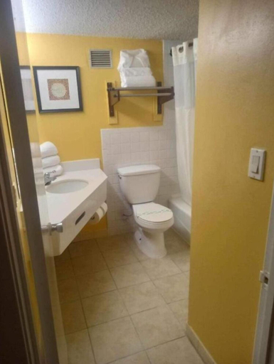 Bathroom 3, Signature Hotel, Hinds