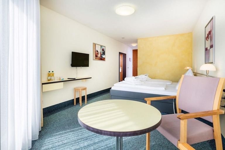 Bedroom 3, Thermenhotel Gesundheits-Bad Buchau, Biberach