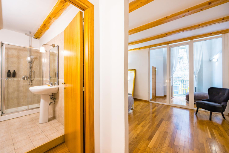 Bathroom 4, Residenza Principe di Carafa, Napoli