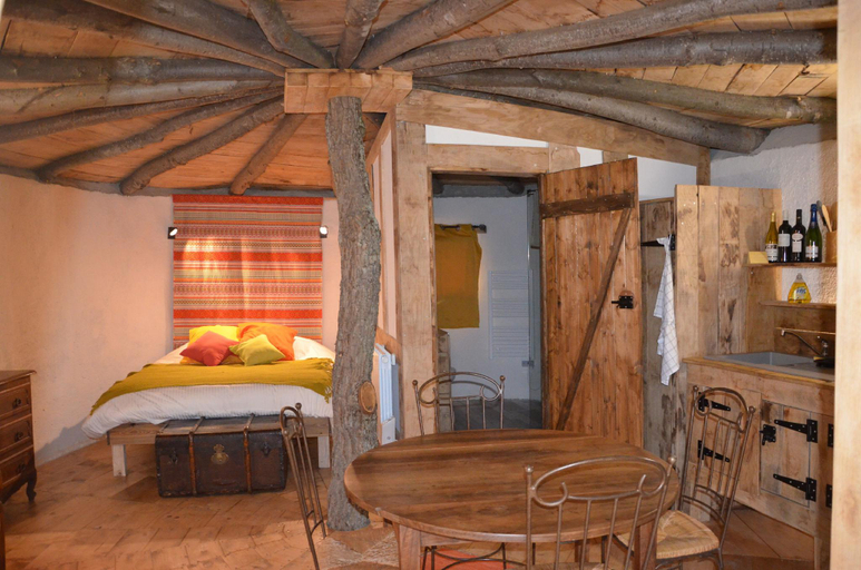Bedroom 3, Cabanes Tresors de Campagne,spas privatifs, Aude