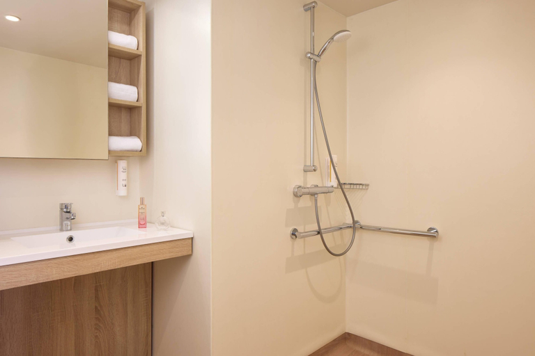 Bathroom 5, Quality Aparthotel Rouen, Seine-Maritime