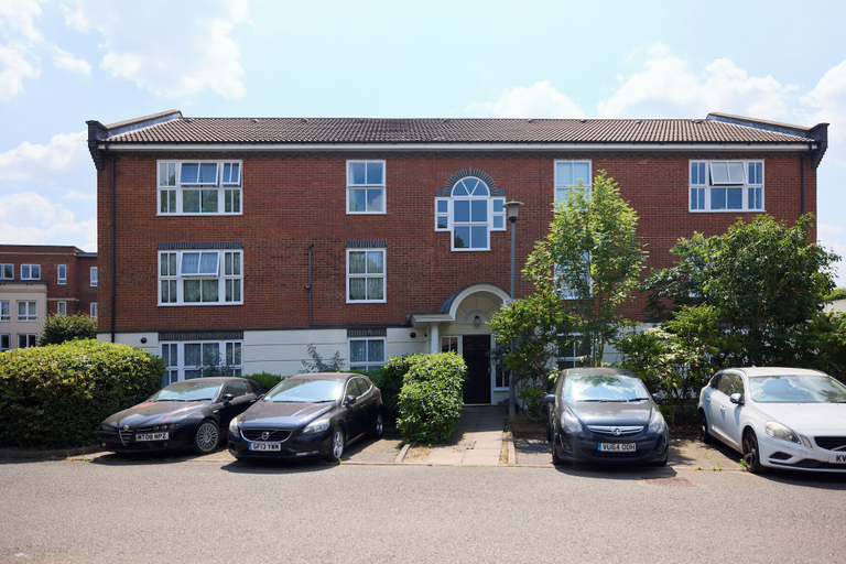 Exterior, Meet Me in Willesden Green, London