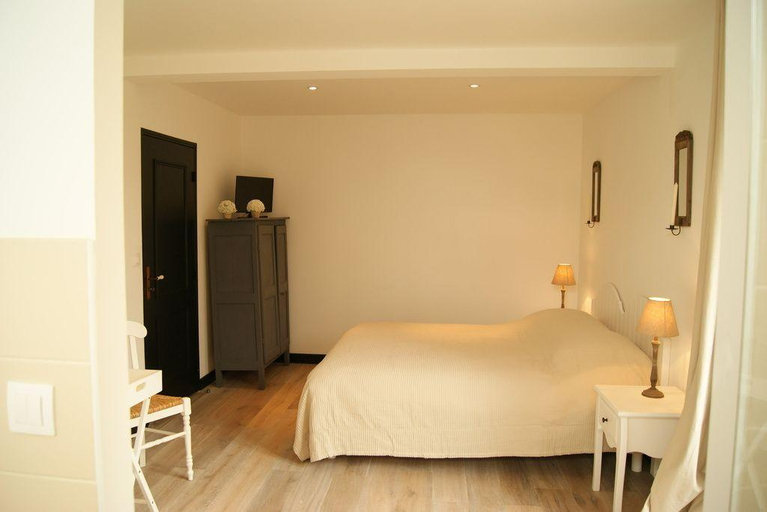 Bedroom 3, La Grange de Salomé, Nord