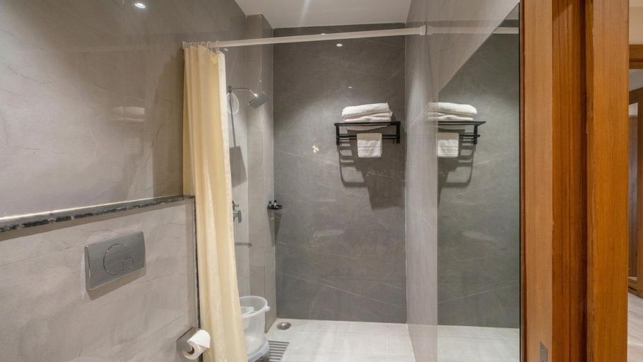 Bathroom 1, RAS VILAS PALACE - Beside Prem Mandir, Vrindavan, Mathura