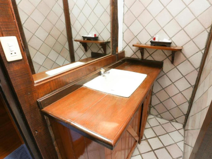 Bathroom 3, Phuingfah, Mae Rim