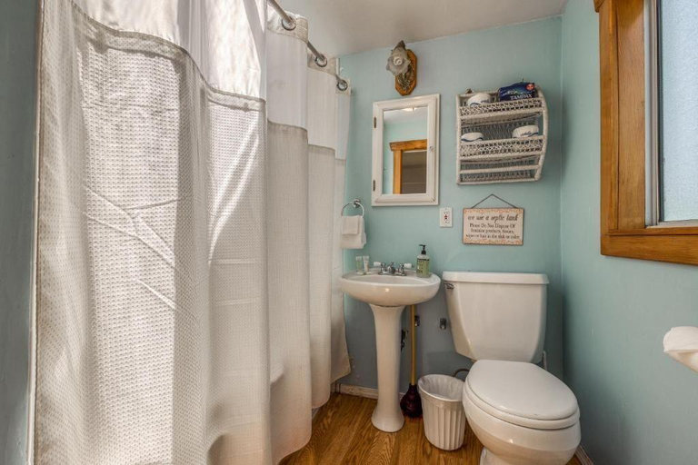 Bathroom 5, L'Auberge Des Oiseaux Chantants, Pas-de-Calais