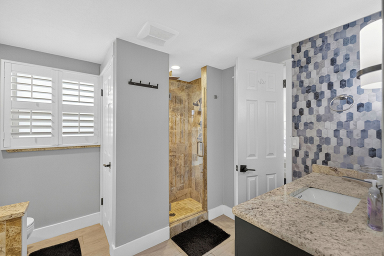 Bathroom 4, Luxury Pool Retreat near Siesta Key, Sarasota