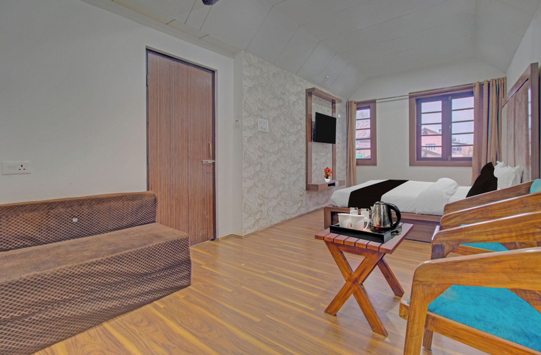 Room 2, Collection O NIT Srinagar, Srinagar