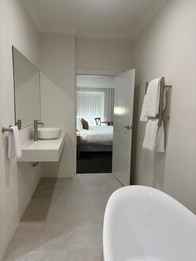 Bathroom 3, Tall Timbers Motel, Dungog