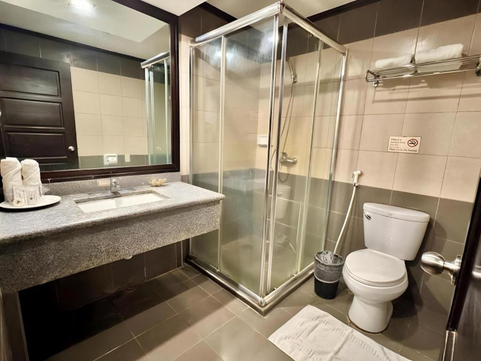 Bathroom 4, MO2 Westown Hotel San Juan, Bacolod City