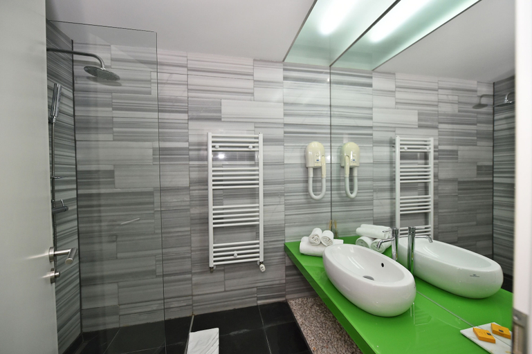 Bathroom, Atra Doftana, Tesila