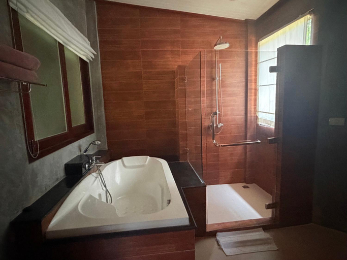 Bathroom 3, Aonang Phu Petra Resort, Mueang Krabi