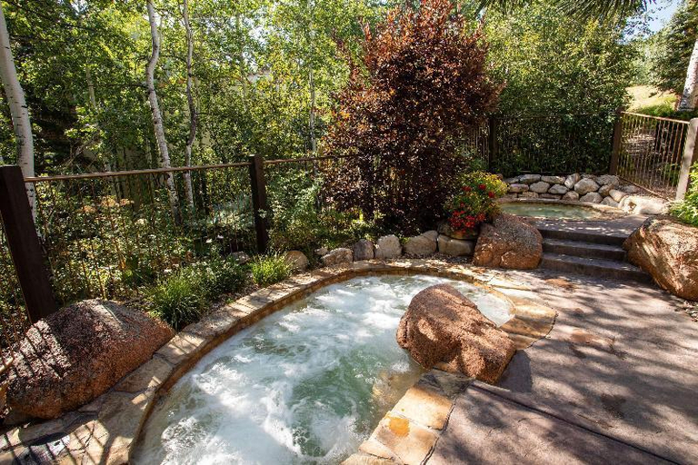 Sport & Beauty, Laurelwood Condominiums, Pitkin