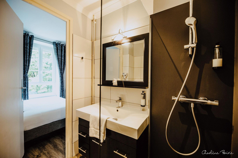 Bathroom 5, Grand des Bains, Ardèche