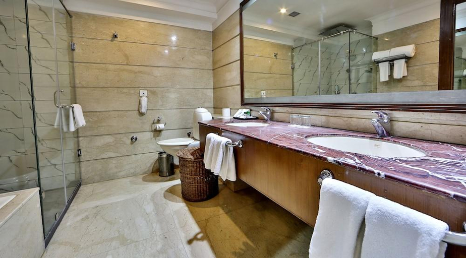 Bathroom, Regenta Central Klassik Ludhiana, Ludhiana