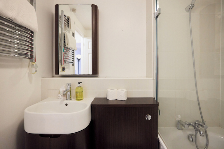 Bathroom 2, Meet Me in Willesden Green, London