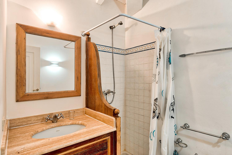 Bathroom 4, Villa Costanza, Sassari