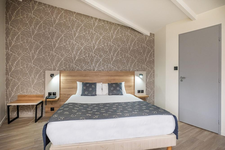 Bedroom 3, Charme Hôtel Montbéliard, Doubs