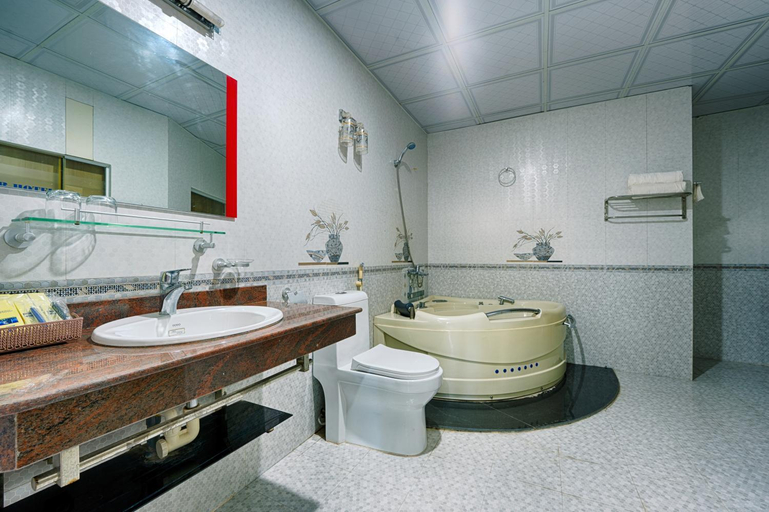 Bathroom 4, Sailing Tower Hotel, Hà Tĩnh