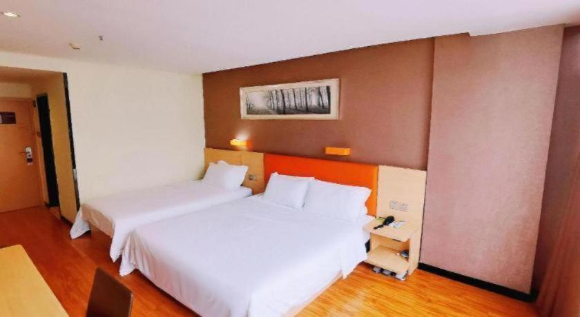Bedroom 3, 7 Days Premium Guilin Liangjiang Sihu Central Plaza, Guilin