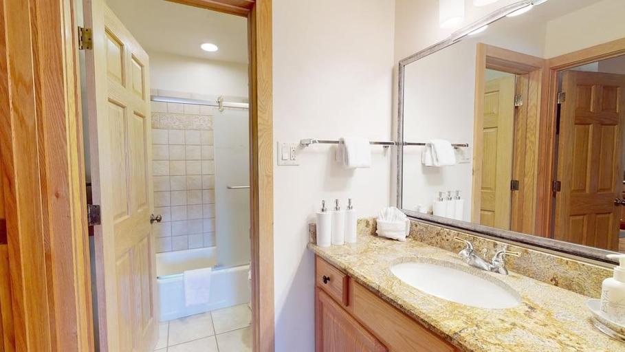 Bathroom 3, Laurelwood Condominiums, Pitkin