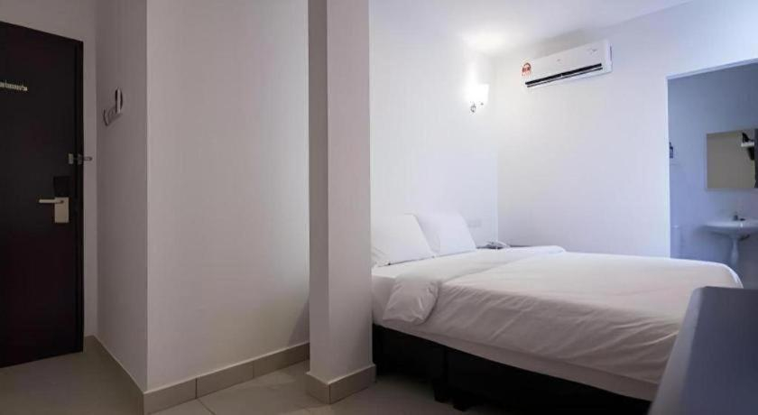 Bedroom 3, D Nice Hotel, Penang Island