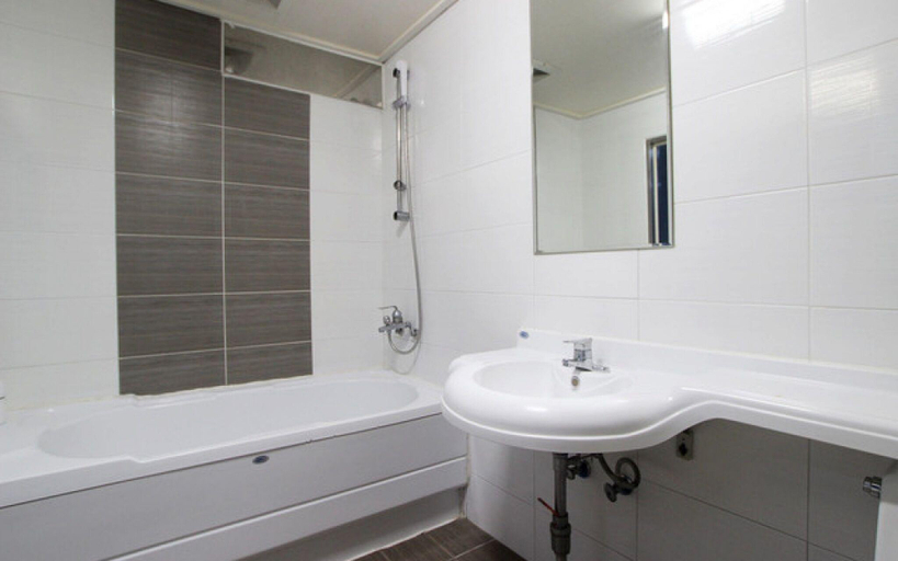 Bathroom 5, Jeonju Junghwasan-dong K, Jeonju
