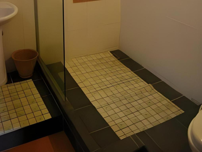 Bathroom 3, You Khin House, Phnom Penh