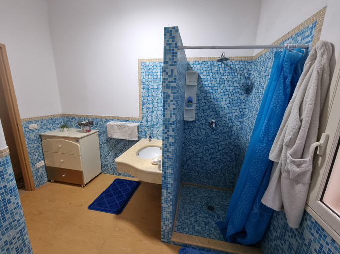Bathroom 2, Charming Villa Rental in Mazara Del Vallo with Pool Access, Trapani