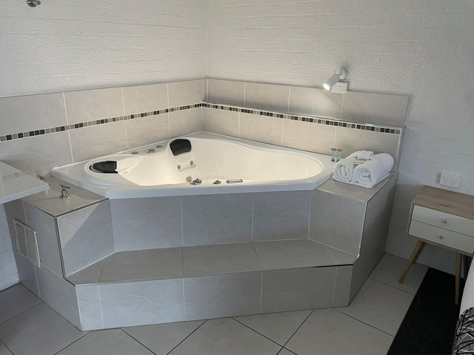 Bathroom 3, Coastal Bay Motel, Coffs Harbour - Pt A