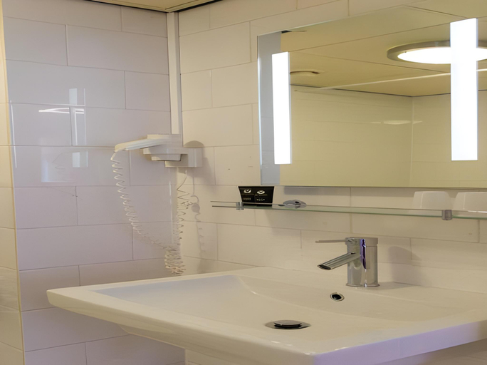 Bathroom 5, De Herbert Amsterdam (Formerly France Hotel), Amsterdam