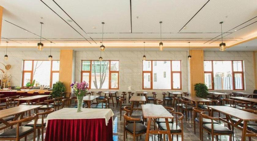Food & Drinks, GreenTree Eastern Hotel Yunnan Shangri-La Yangtang Road, Dêqên Tibetan