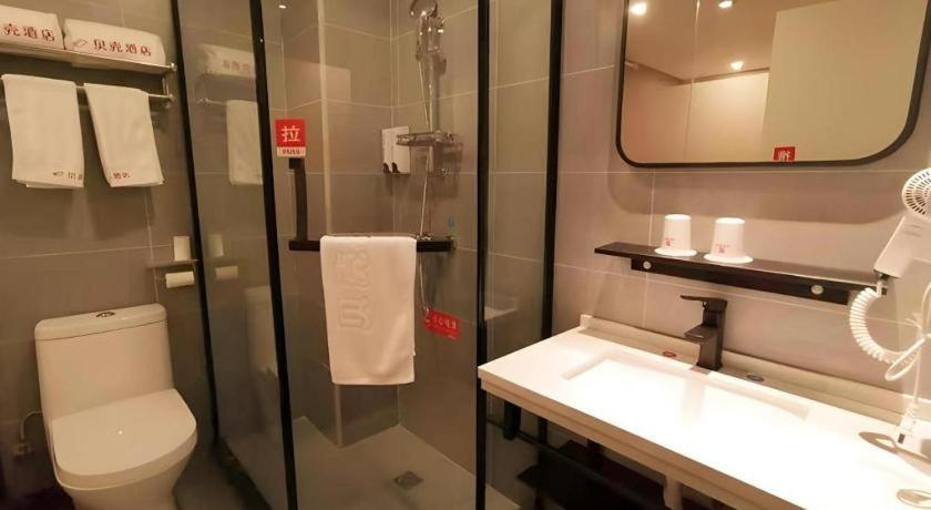 Bathroom 3, Shell Hotel Shanghai Jinshan Wanda Plaza, Shanghai