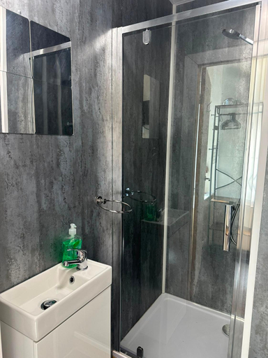 Bathroom 3, Victoria hotel, Blackpool