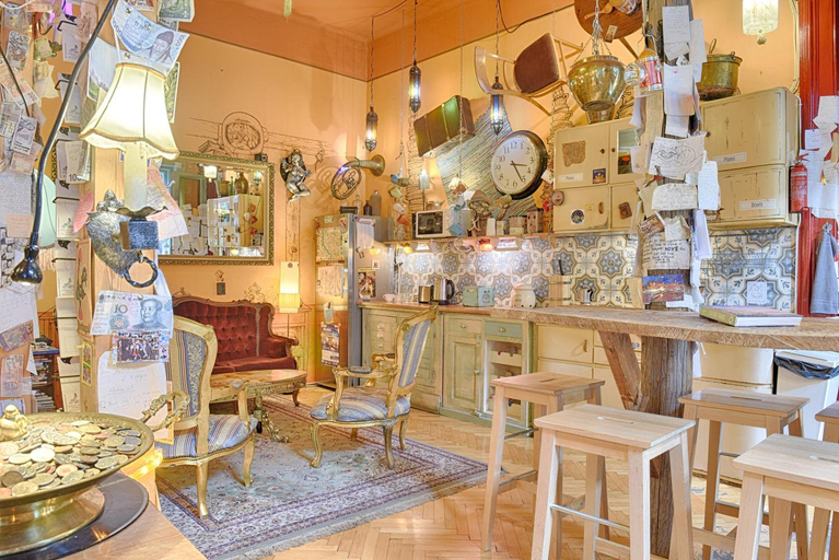 Food & Drinks 4, Lavender Circus Hostel, Doubles & Ensuites, Budapesti