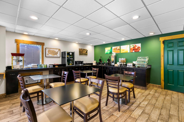 Food & Drinks 5, Quality Inn Downtown Helen, White