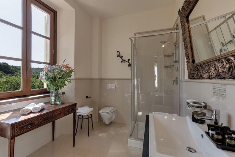 Bathroom 5, Campomaggio, Siena